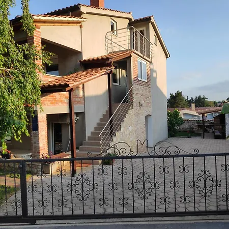 Appartamento Memic 100m Od Mora