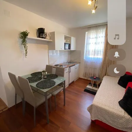 Memic 100m Od Mora Appartamento Porec