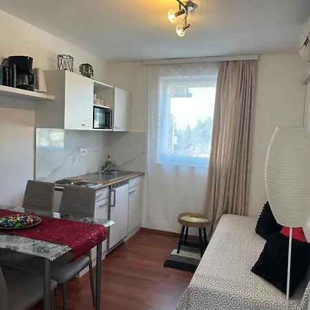 Memic 100m Od Mora Appartamento Porec
