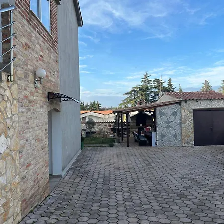 Memic 100m Od Mora Appartamento