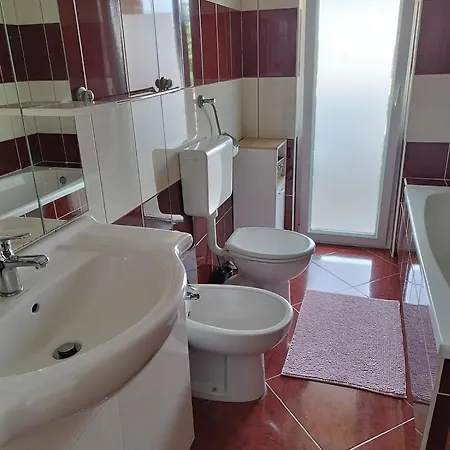 Memic 100m Od Mora 포레치