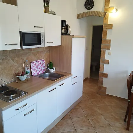 Memic 100m Od Mora Appartamento Porec