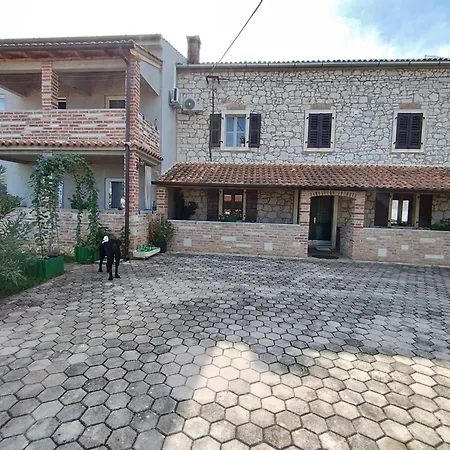 Appartamento Memic 100m Od Mora