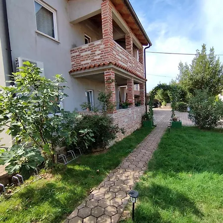 Appartamento Memic 100m Od Mora *