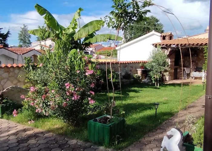 Memic 100m Od Mora ポレッチ