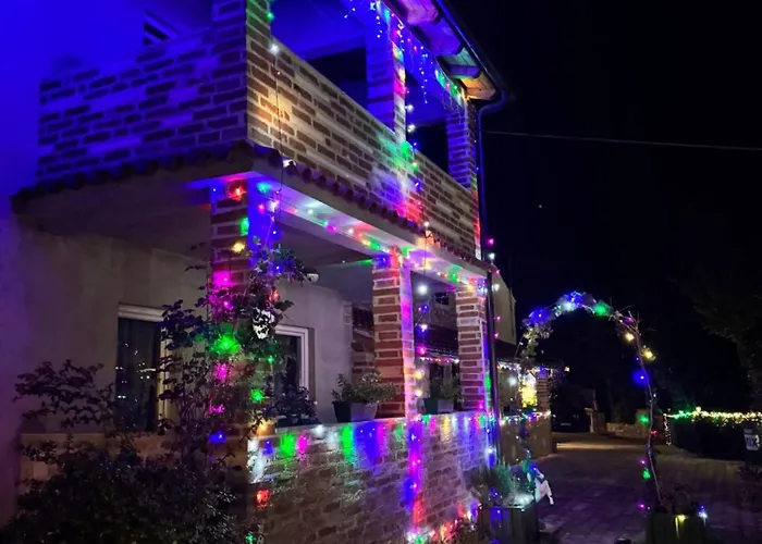 Memic 100m Od Mora アパート *