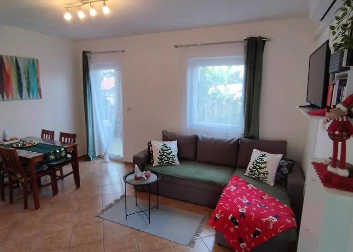 Memic 100m Od Mora アパート