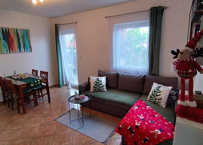 Memic 100m Od Mora アパート ポレッチ