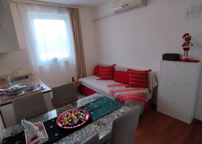 Memic 100m Od Mora ポレッチ