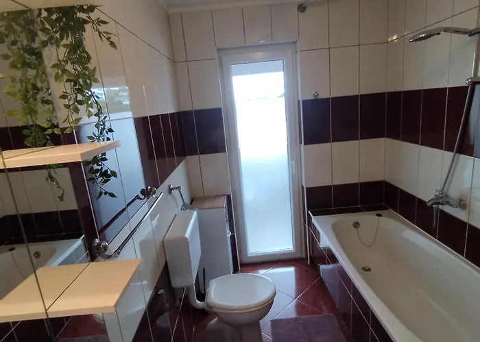 Memic 100m Od Mora * ポレッチ