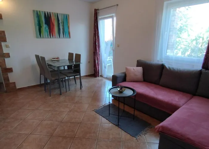 Memic 100m Od Mora アパート *