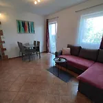 Memic 100m Od Mora Apartamento *
