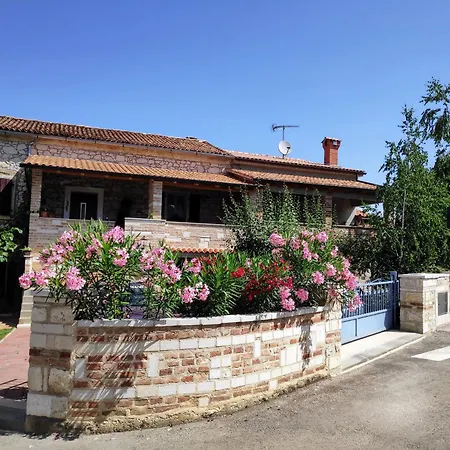 Memic 100m Od Mora * Πόρετς
