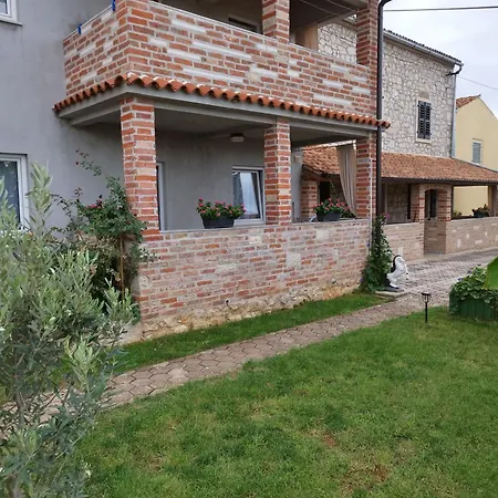 Memic 100m Od Mora * Πόρετς