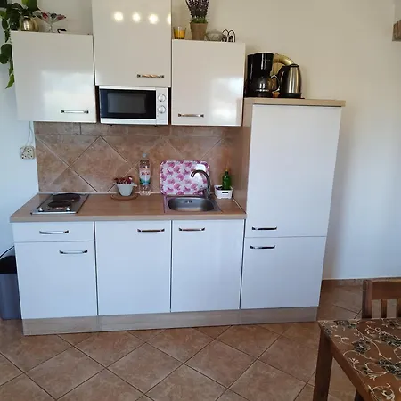 Memic 100m Od Mora Porec