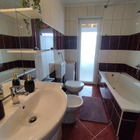 Memic 100m Od Mora Apartmán *