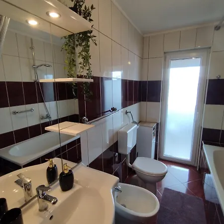 Memic 100m Od Mora Porec