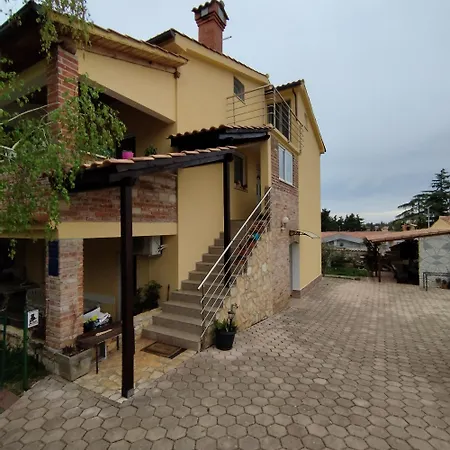 Memic 100m Od Mora * Πόρετς