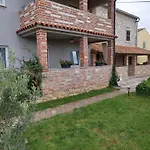 Memic 100m Od Mora * Πόρετς