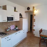 Memic 100m Od Mora Πόρετς