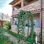 Διαμέρισμα Memic 100m Od Mora Πόρετς
