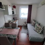 Διαμέρισμα Memic 100m Od Mora *