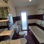Memic 100m Od Mora * Πόρετς