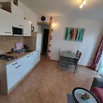Memic 100m Od Mora Πόρετς