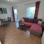 Memic 100m Od Mora * Πόρετς