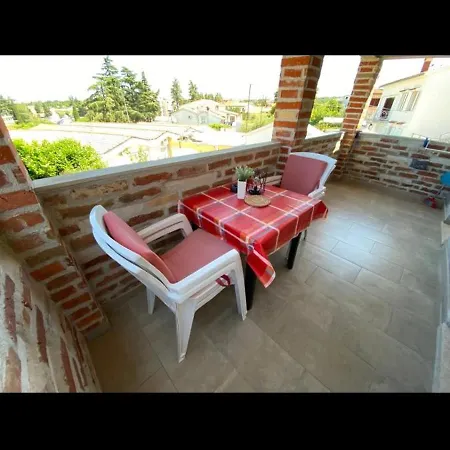 Memic 100m Od Mora Apartamento