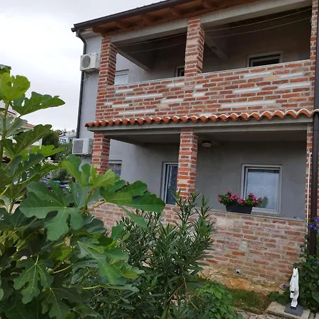 Memic 100m Od Mora Apartamento *