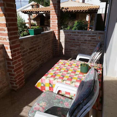 Memic 100m Od Mora Apartamento *