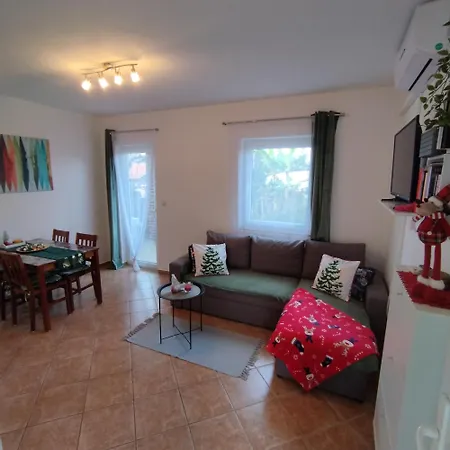 Memic 100m Od Mora Apartamento