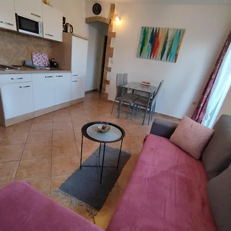Memic 100m Od Mora Apartamento *